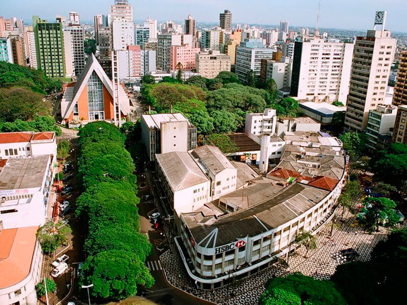 Vista aérea da catedral de Londrina.
